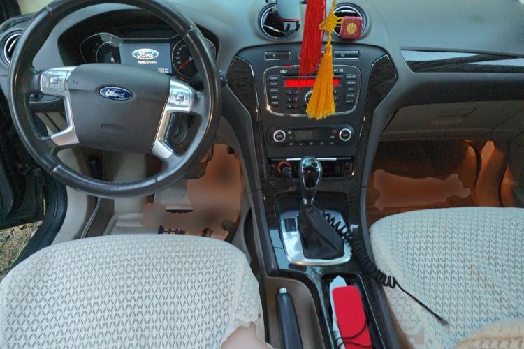 Used Ford Mondeo 2011 2.0L GTDi 200 Luxury Edition Center Console