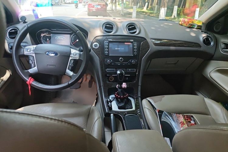 Used Ford Mondeo 2011 2.3L Luxury Model Center Console