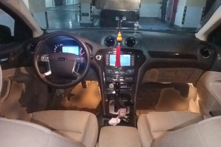 Used Ford Mondeo 2011 2.3L Luxury Model Center Console