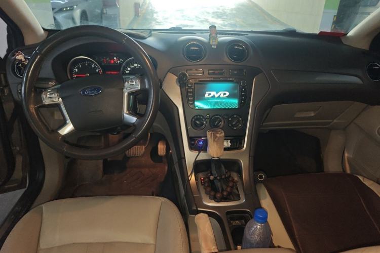 Used Ford Mondeo 2011 2.3L Fashion Edition Center Console