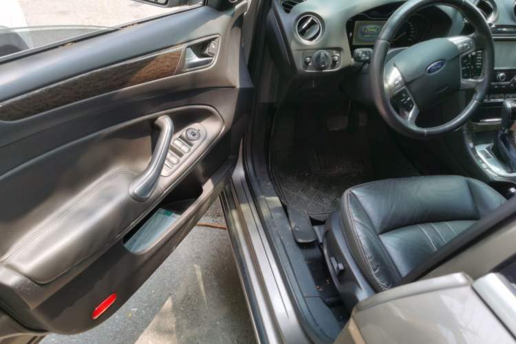 Used Ford Mondeo 2011 2.0L GTDi 200 Luxury Edition Driver Seat