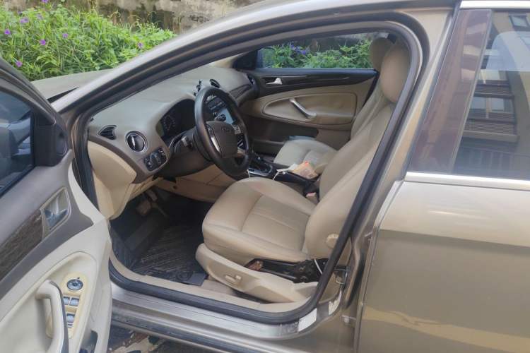 Used Ford Mondeo 2011 2.0L GTDi 200 Fashion Edition Driver Seat