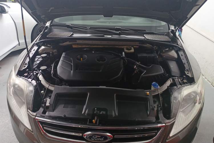 Used Ford Mondeo 2011 2.0L GTDi 200 Fashion Edition Engine Bay