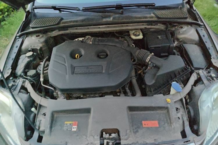Used Ford Mondeo 2011 2.0L GTDi 200 Luxury Edition Engine Bay
