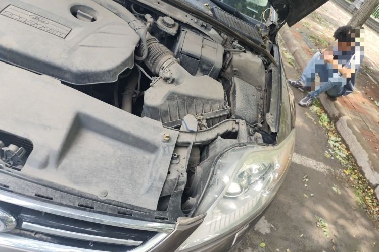 Used Ford Mondeo 2011 2.0L GTDi 200 Luxury Edition Engine Bay Left