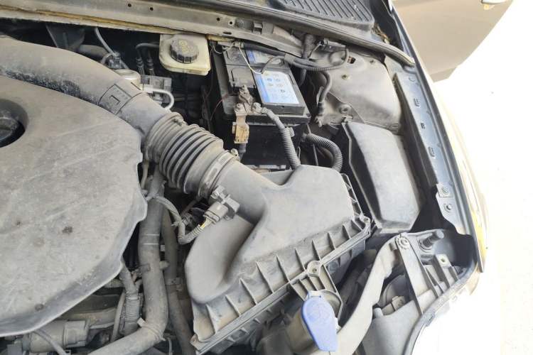 Used Ford Mondeo 2011 2.0L GTDi 200 Luxury Edition Engine Bay Left