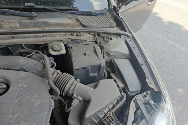 Used Ford Mondeo 2011 2.0L GTDi 200 Luxury Edition Engine Bay Left