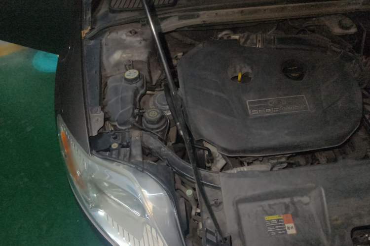 Used Ford Mondeo 2011 2.0L GTDi 200 Fashion Edition Engine Bay Right