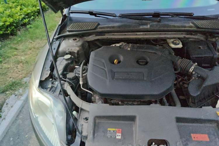 Used Ford Mondeo 2011 2.0L GTDi 200 Luxury Edition Engine Bay Right