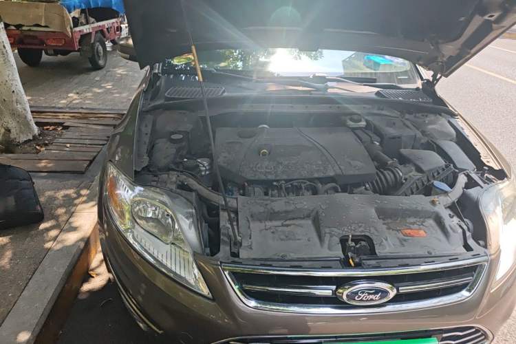 Used Ford Mondeo 2011 2.3L Luxury Model Engine Bay Right