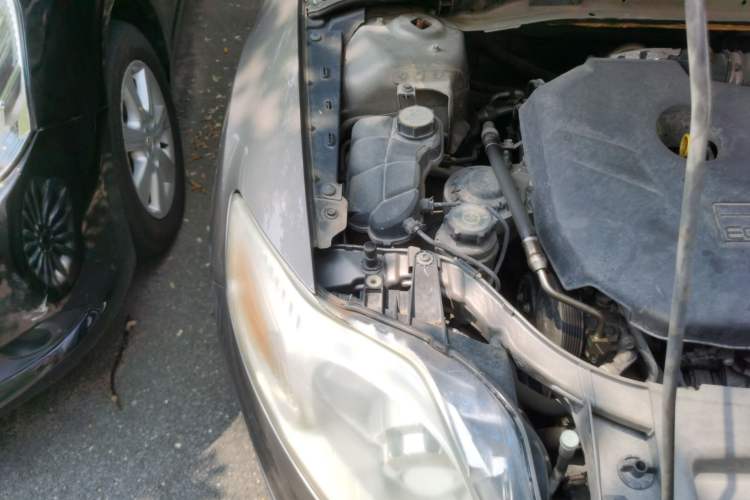 Used Ford Mondeo 2011 2.0L GTDi 200 Luxury Edition Engine Bay Right
