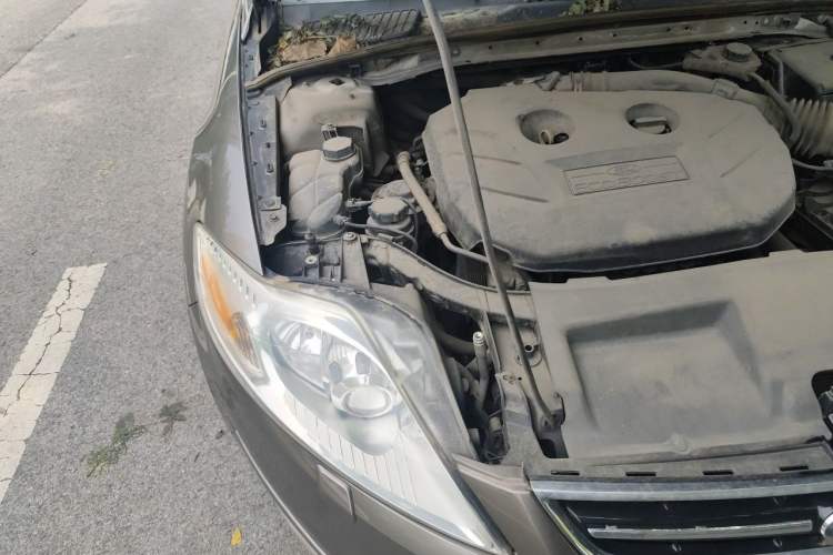 Used Ford Mondeo 2011 2.0L GTDi 200 Luxury Edition Engine Bay Right