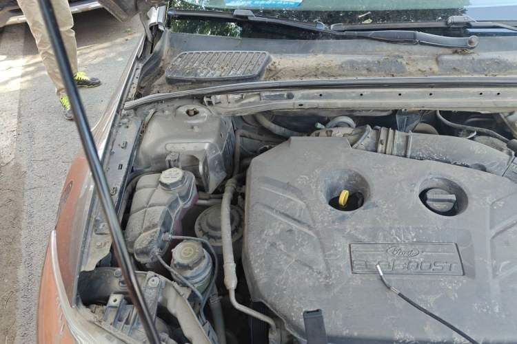 Used Ford Mondeo 2011 2.0L GTDi 200 Luxury Edition Engine Bay Right