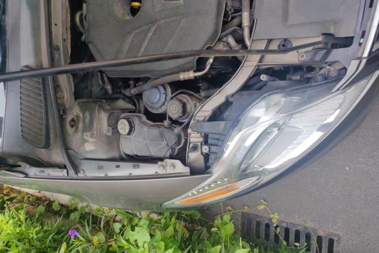 Used Ford Mondeo 2011 2.0L GTDi 200 Fashion Edition Engine Bay Right