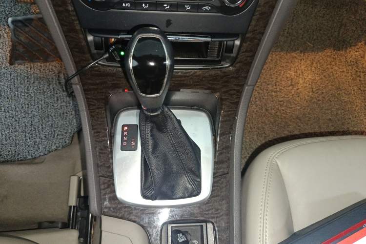 Used Ford Mondeo 2011 2.0L GTDi 200 Fashion Edition Gear Lever