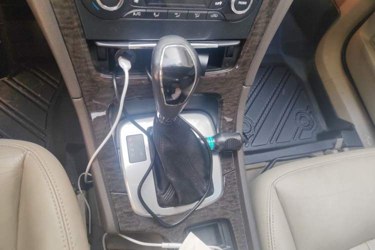 Used Ford Mondeo 2011 2.0L GTDi 200 Fashion Edition Gear Lever