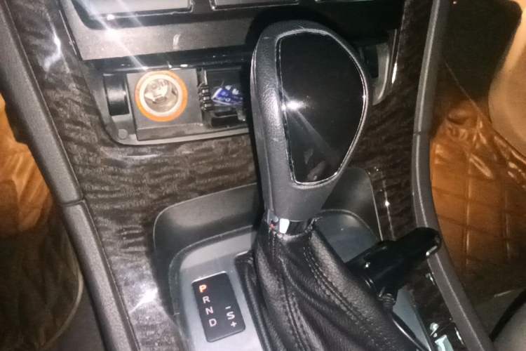 Used Ford Mondeo 2011 2.3L Luxury Model Gear Lever
