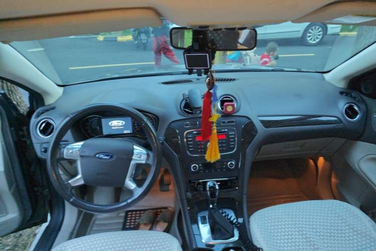 Used Ford Mondeo 2011 2.0L GTDi 200 Luxury Edition Headliner