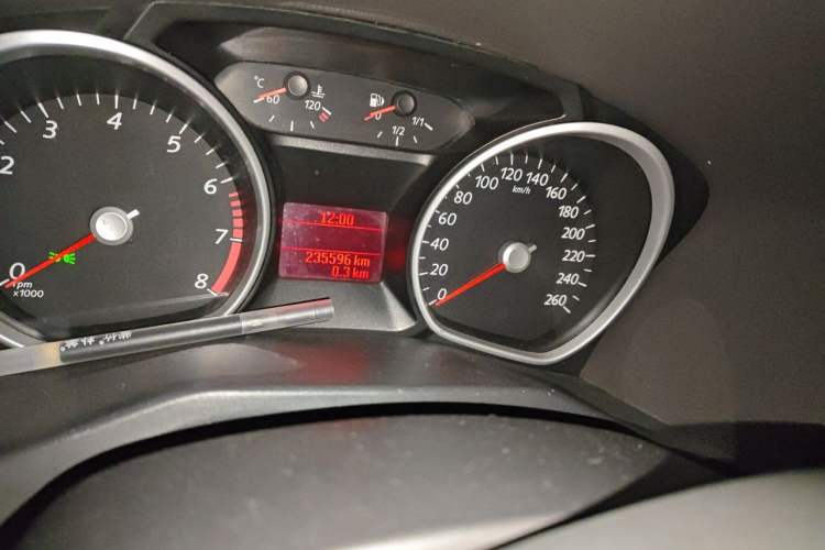Used Ford Mondeo 2011 2.3L Fashion Edition Odometer Close Up