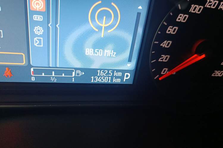 Used Ford Mondeo 2011 2.0L GTDi 200 Fashion Edition Odometer Close Up
