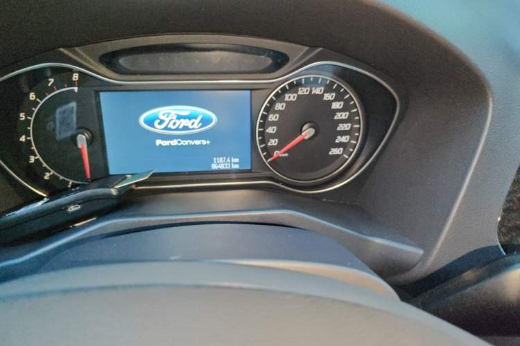 Used Ford Mondeo 2011 2.0L GTDi 200 Luxury Edition Odometer Close Up