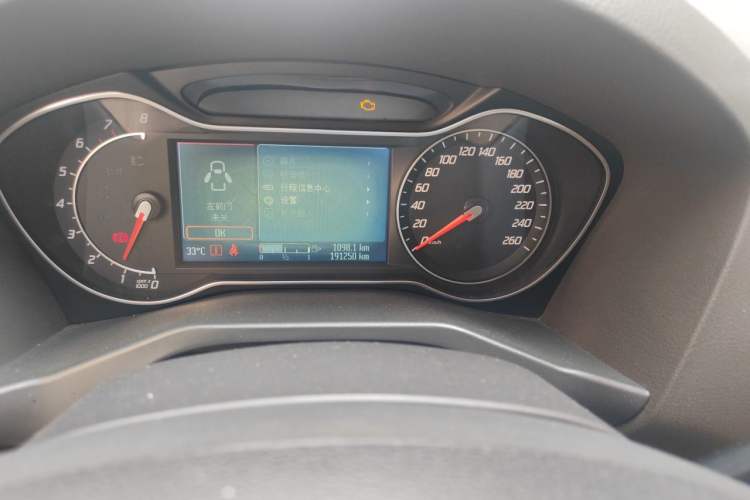 Used Ford Mondeo 2011 2.0L GTDi 200 Fashion Edition Odometer Close Up