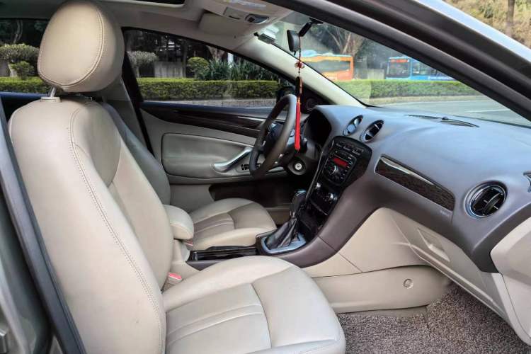 Used Ford Mondeo 2011 2.0L GTDi 200 Fashion Edition Right Front Seat