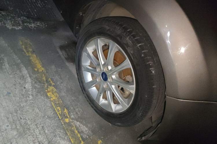 Used Ford Mondeo 2011 2.3L Fashion Edition Right Front Wheel Hub
