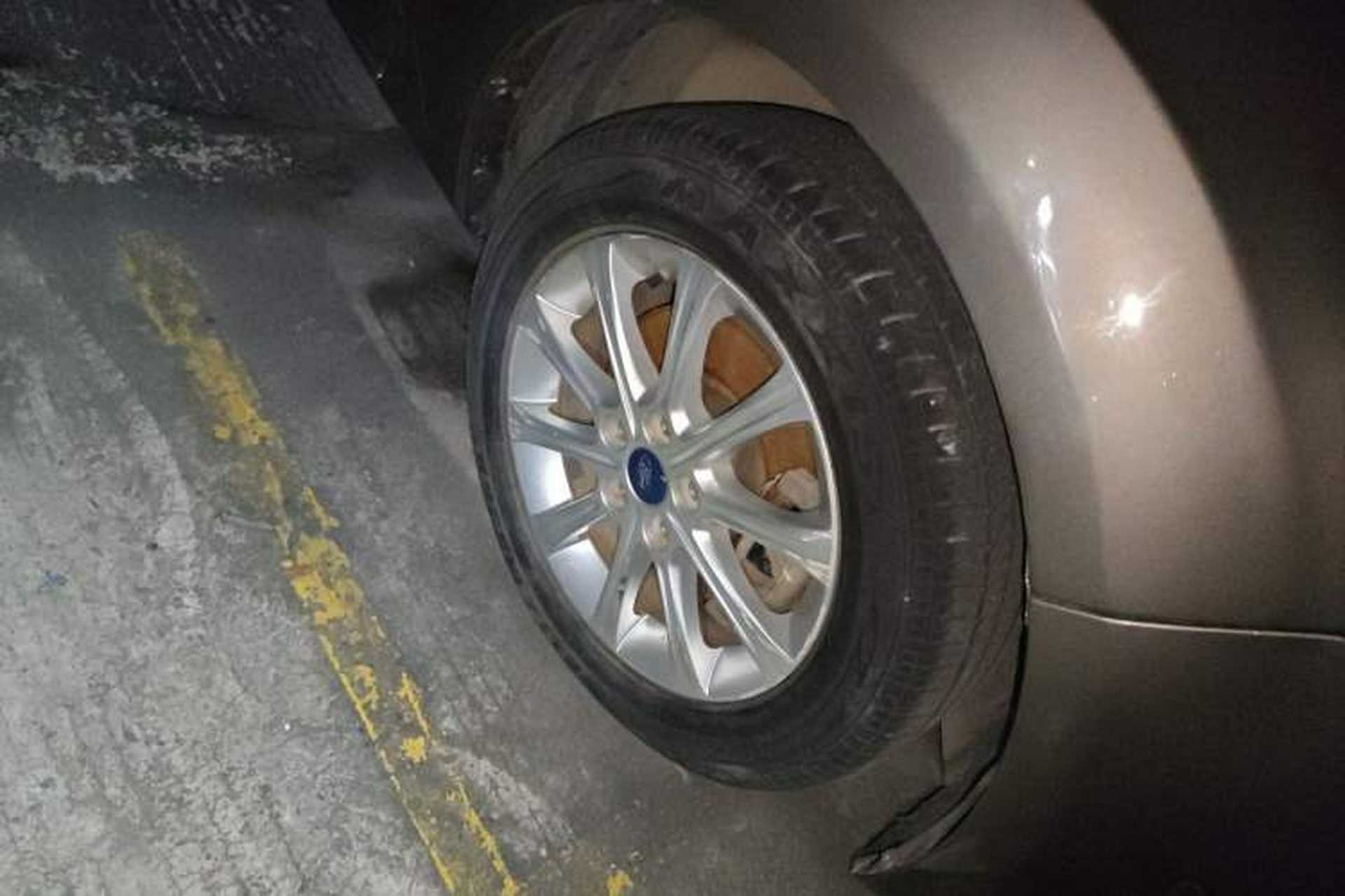 Used Ford Mondeo 2011 2.3L Fashion Edition Right Front Wheel Hub