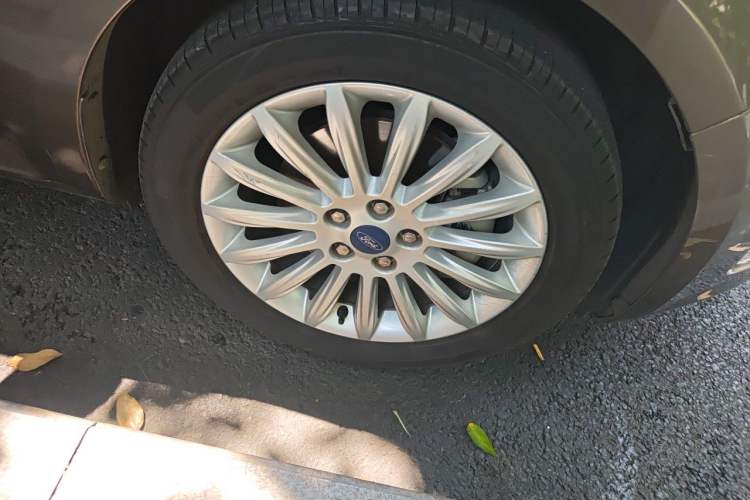 Used Ford Mondeo 2011 2.3L Luxury Model Right Front Wheel Hub