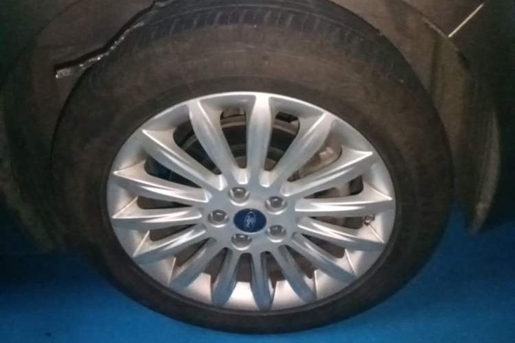 Used Ford Mondeo 2011 2.3L Luxury Model Right Front Wheel Hub