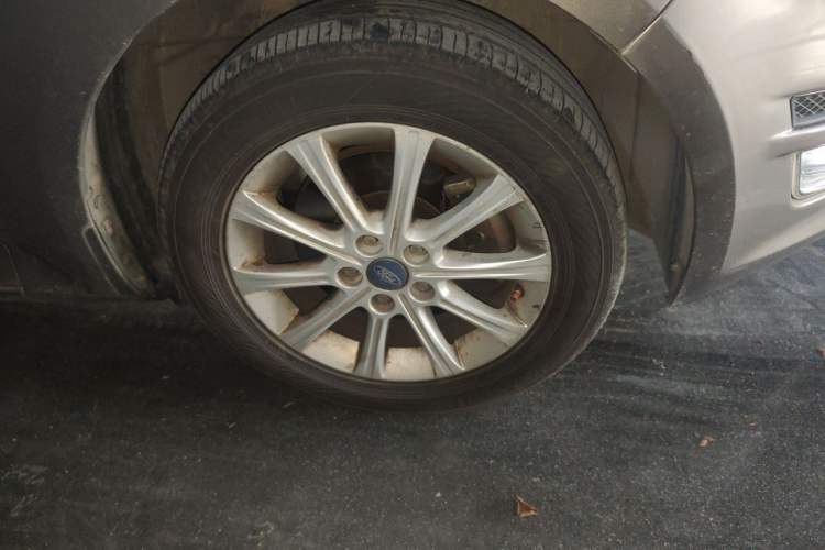 Used Ford Mondeo 2011 2.3L Fashion Edition Right Front Wheel Hub