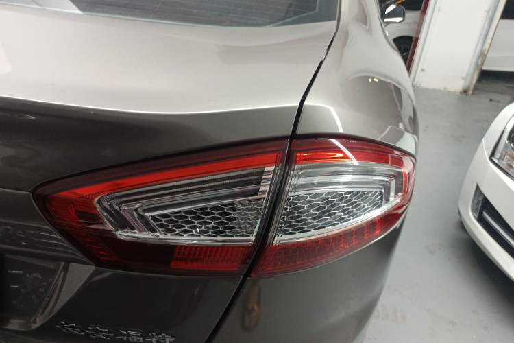 Used Ford Mondeo 2011 2.0L GTDi 200 Fashion Edition Right Rear Taillight