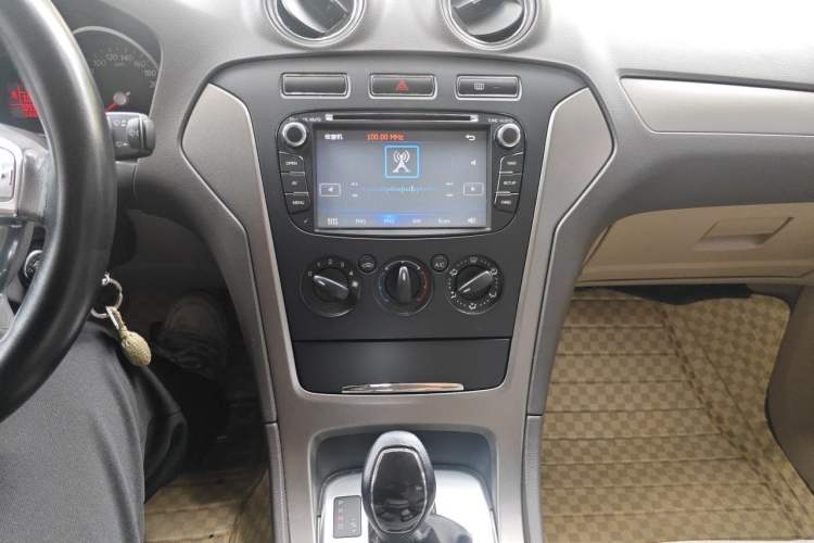 Used Ford Mondeo 2011 2.3L Fashion Edition Audio And AC Panel