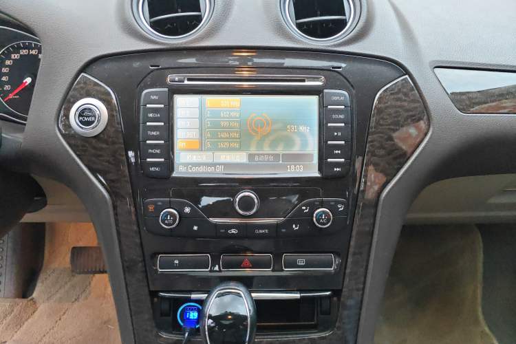 Used Ford Mondeo 2011 2.0L GTDi 200 Luxury Edition Audio And AC Panel