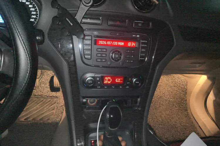 Used Ford Mondeo 2011 2.0L GTDi 200 Fashion Edition Audio And AC Panel