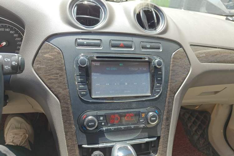Used Ford Mondeo 2011 2.0L GTDi 200 Fashion Edition Audio And AC Panel