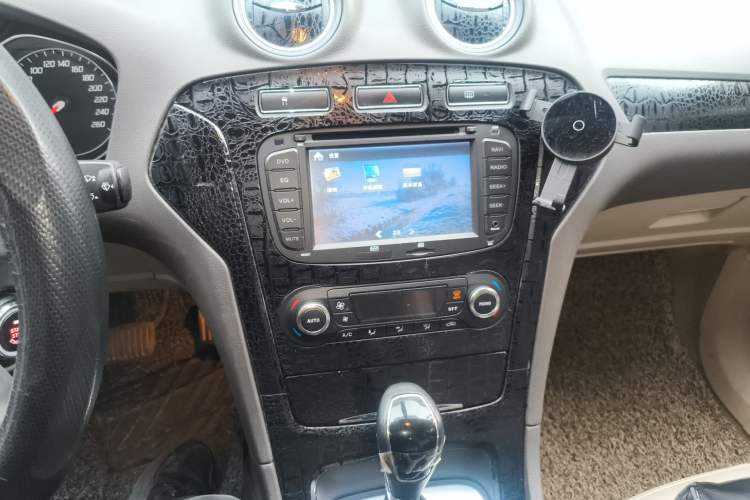 Used Ford Mondeo 2011 2.0L GTDi 200 Fashion Edition Audio And AC Panel