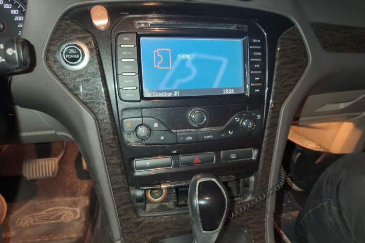 Used Ford Mondeo 2011 2.0L GTDi 200 Luxury Edition Audio And AC Panel