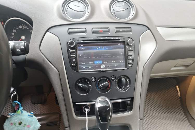 Used Ford Mondeo 2011 2.3L Fashion Edition Audio And AC Panel