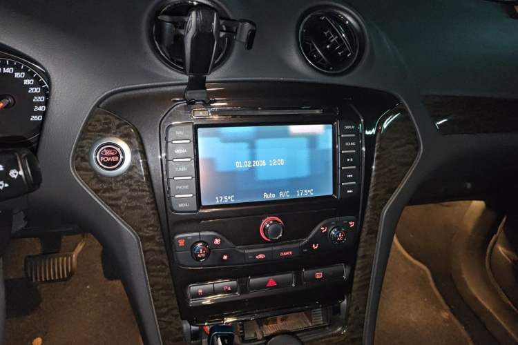 Used Ford Mondeo 2011 2.0L GTDi240 Ultimate Edition Audio And AC Panel