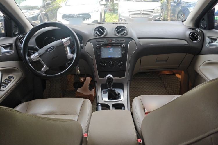 Used Ford Mondeo 2011 2.3L Fashion Edition Center Console