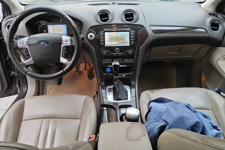 Used Ford Mondeo 2011 2.0L GTDi 200 Luxury Edition Center Console