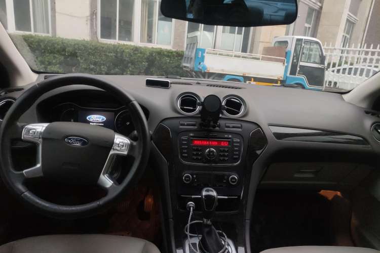 Used Ford Mondeo 2011 2.0L GTDi 200 Fashion Edition Center Console