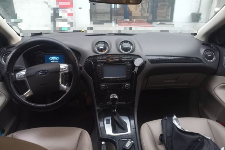 Used Ford Mondeo 2011 2.0L GTDi 200 Fashion Edition Center Console