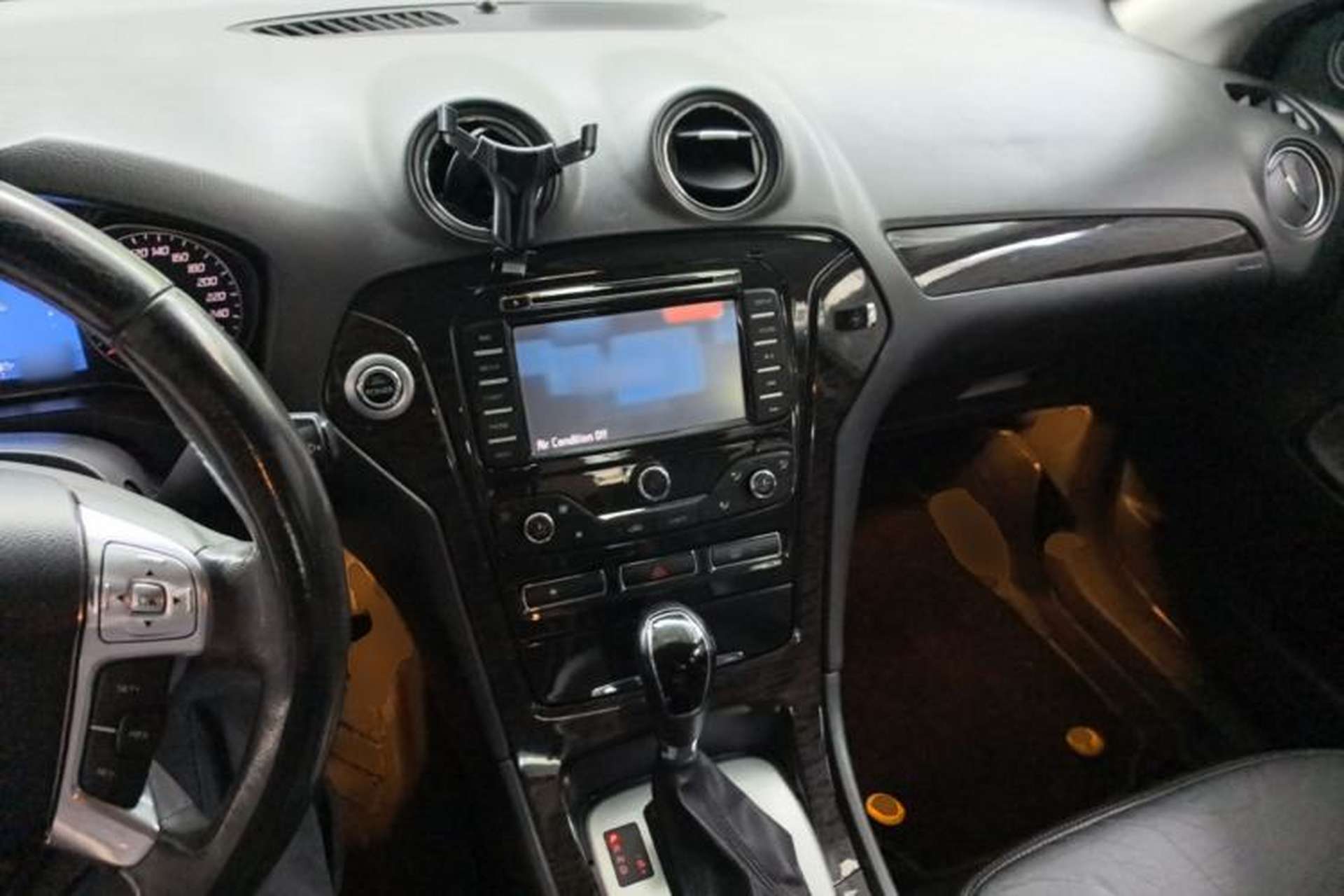 Used Ford Mondeo 2011 2.0L GTDi 200 Luxury Edition Center Console