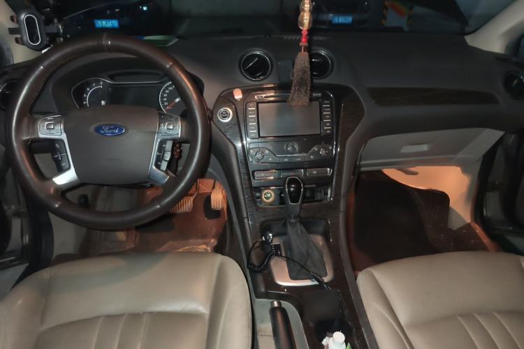 Used Ford Mondeo 2011 2.0L GTDi 200 Luxury Edition Center Console