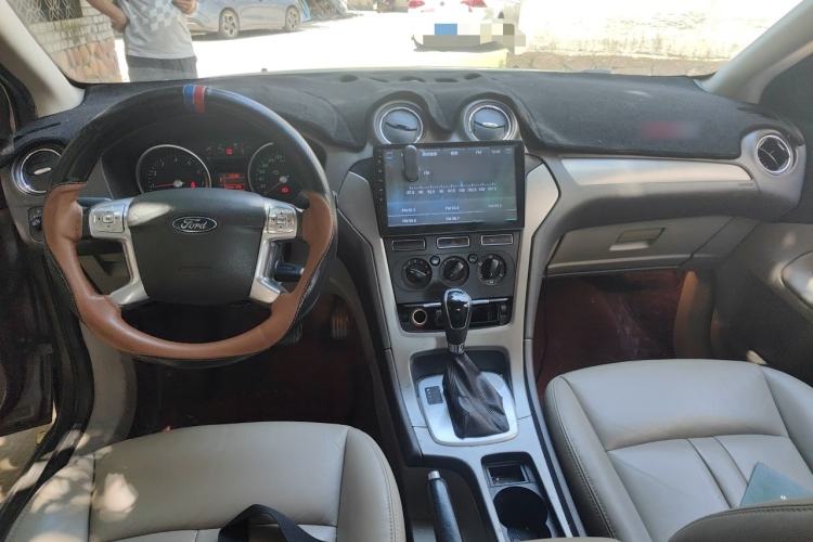 Used Ford Mondeo 2011 2.3L Fashion Edition Center Console