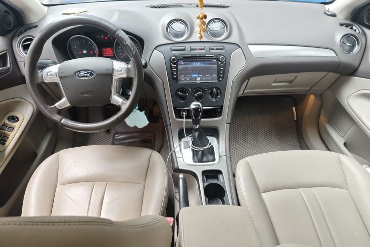 Used Ford Mondeo 2011 2.3L Fashion Edition Center Console