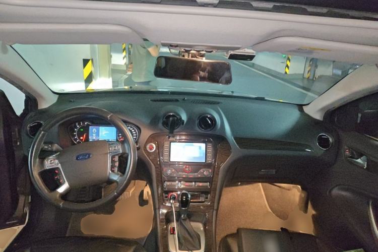 Used Ford Mondeo 2011 2.0L GTDi240 Ultimate Edition Center Console